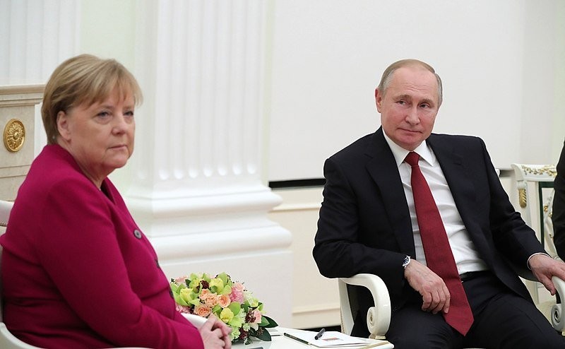 Angela_Merkel_and_Vladimir_Putin_(2020-01-11)_04.jpg