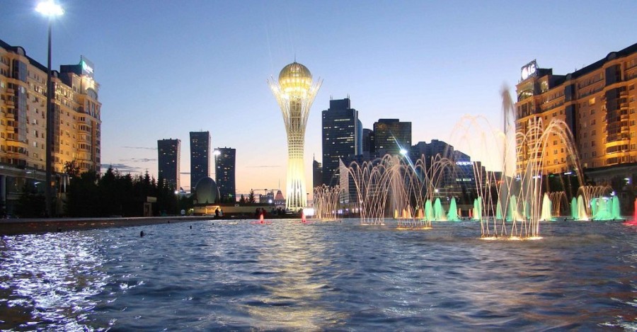 Nur-Sultan_at_the_evening_(cropped).jpg