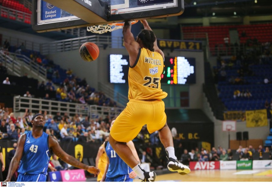 mitchell aek dunk.jpg