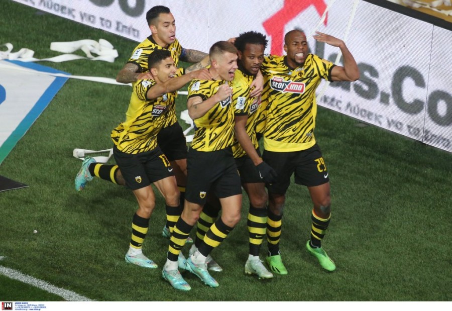aek players goal celebration.jpg