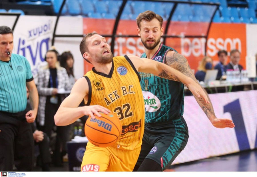 strelnieks aek karsiyaka.jpg