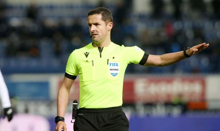 correia referee.jpg