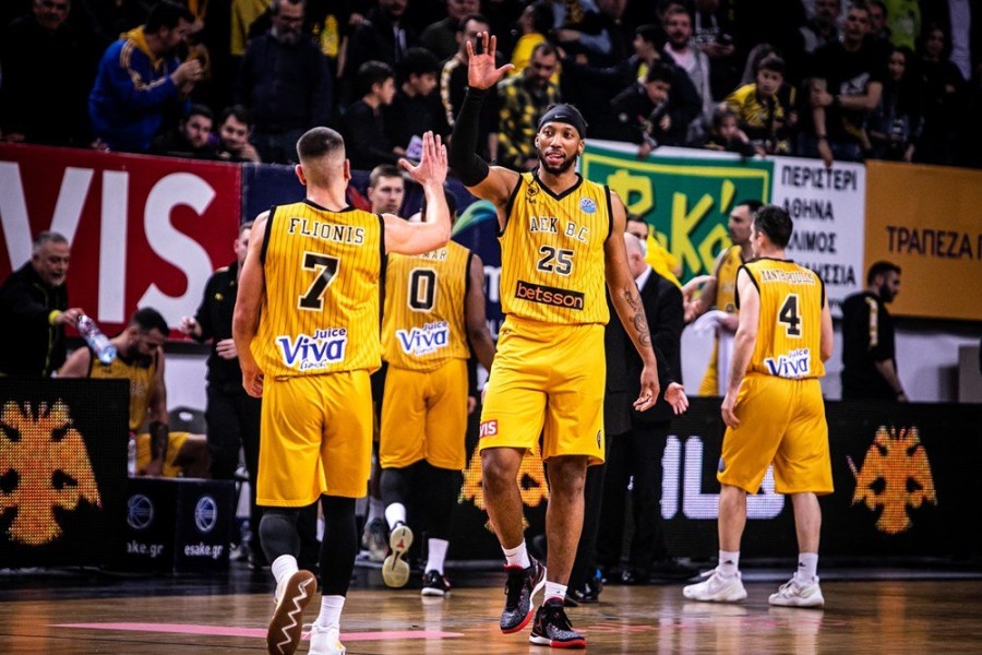 mitchell flionis aek galatasaray.jpg