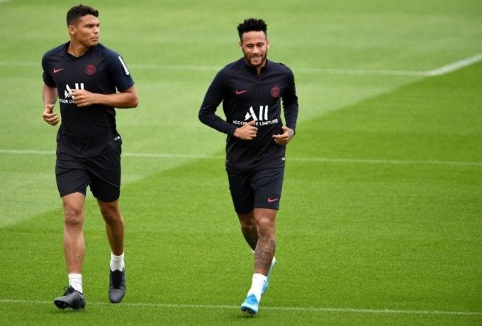 Neymar-and-Thiago-Silva-training-PSG-vs-Stade-Rennais-Ligue-1-2019-1024x668.jpg