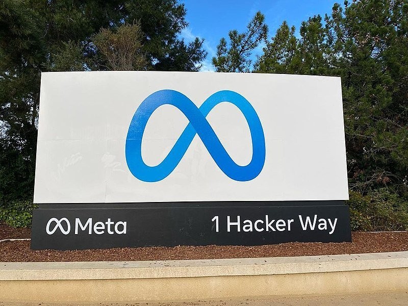 Meta_Headquarters_Sign.jpg