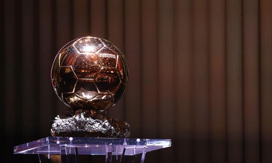 ballon_d_or_trophy_2021_221554.jpg