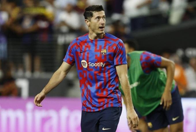 robert-lewandowski-fc-barcelona-2022-23-1658999953-89205.jpg