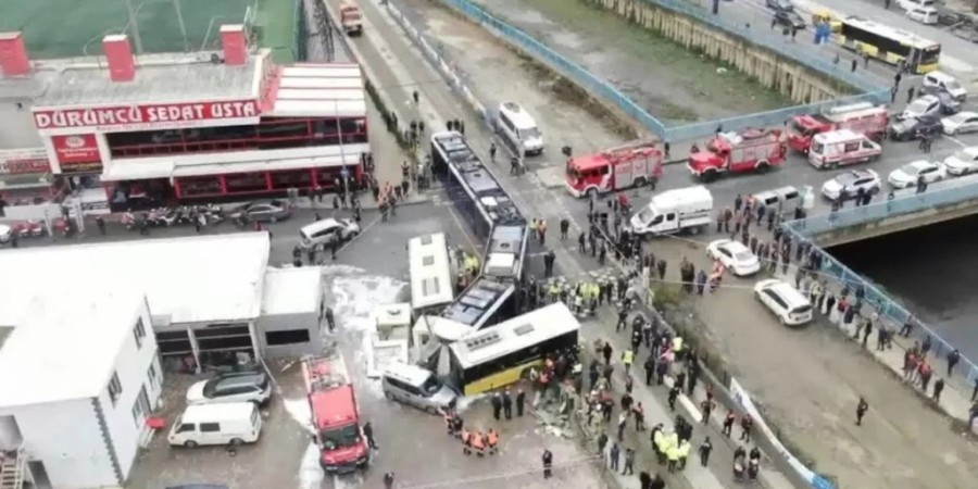 instanbul-tram-bus-collision-2022-12-05.jpg_11zon.jpg