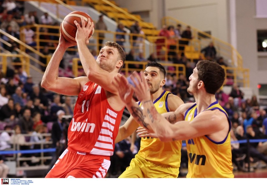 vezenkov peristeri olympiakos.jpg