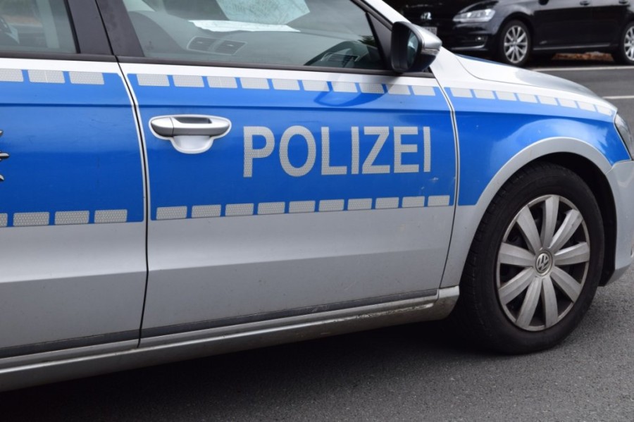 police_police_car_patrol_car_patrol_state_authority_police_officers_germany-493057.jpg