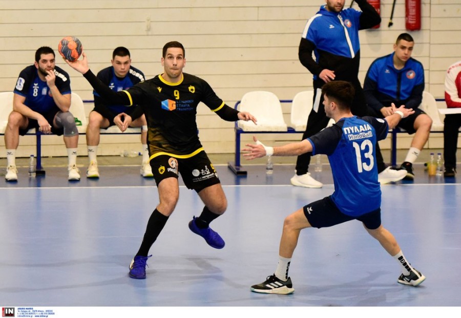 mandalinic aek handball.jpg