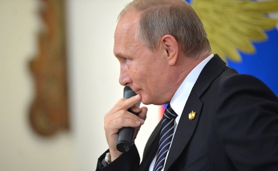 Vladimir_Putin_answered_questions_from_Russian_journalists_following_the_BRICS_Summit_(2016-10-16)_02.jpg