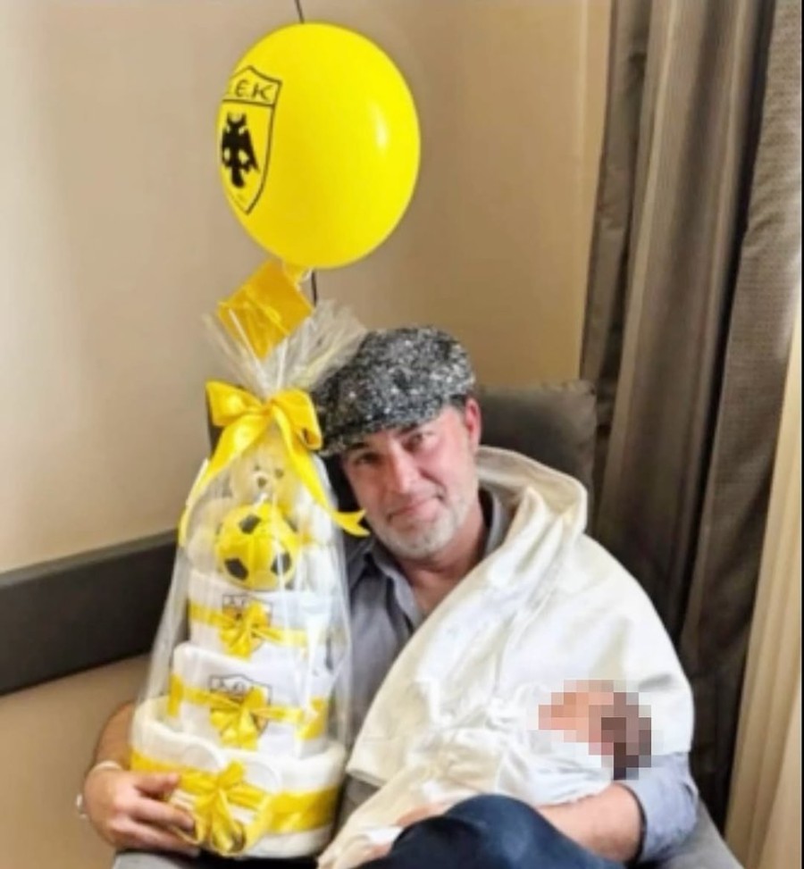 Η οικογένεια της ΑΕΚ καλωσόρισε με μεγάλη χαρά, ένα ακόμα μέλος της, καθώς ήρθε στη ζωή ο γιος του προπονητή μας στο τμήμα Ράγκμπι, Νίκου Πετρόπουλου! Νίκο, καλότυχο και υγιέστατο να είναι πάντα!.jpg