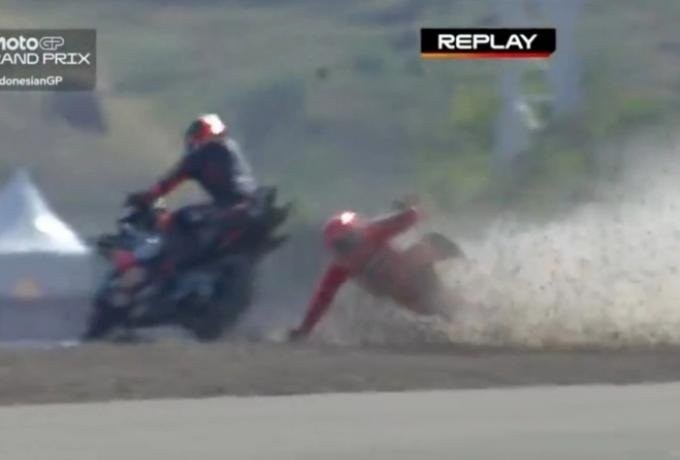 marquez-bezzecchi-crash554.jpg