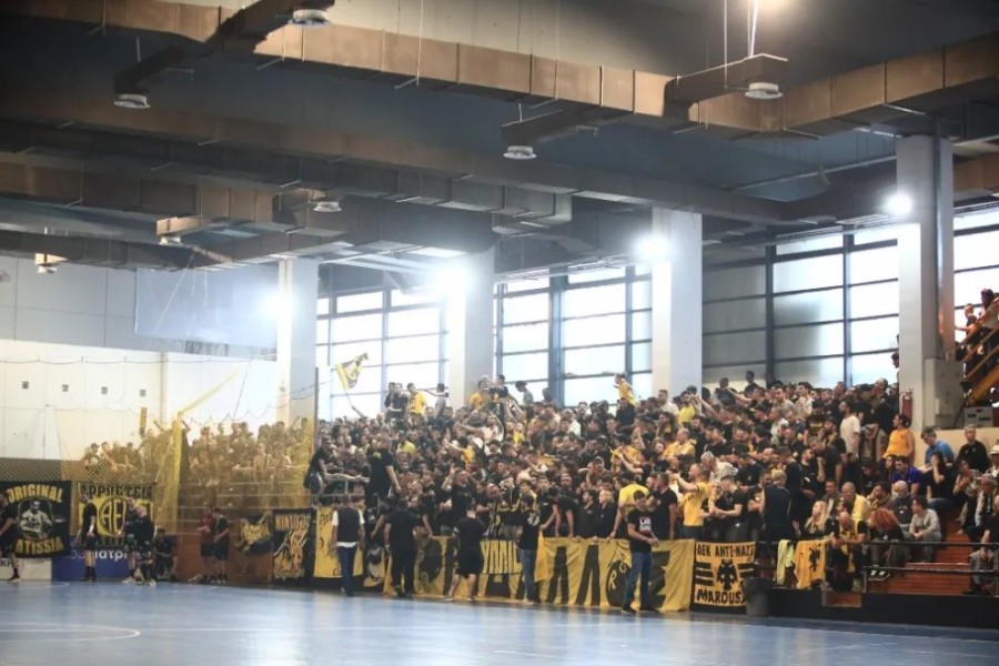 kasimatis-aek-fans (1).jpg