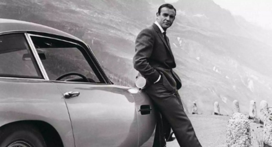 JamesBond_SeanConnery_AstonMartin_Twitter_31_10_2020-1536x832_11zon.jpg