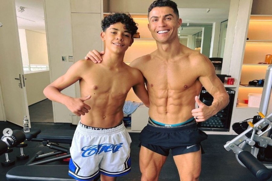 ronaldo_and_cristiano_jr.jpg