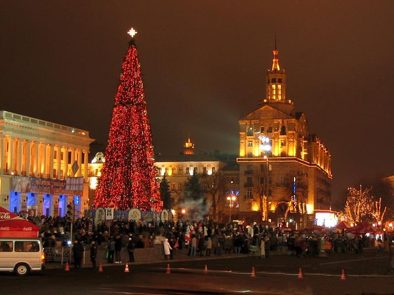 Kiev_Christmas_tree_(Maidan_Nezalezhnosti,_2006).jpg