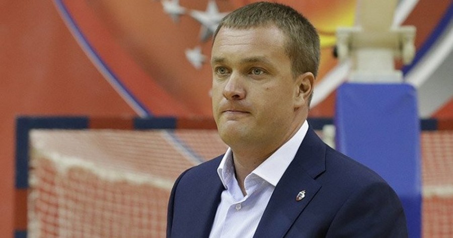 d8d9890f-andrey-vatutin-looks-cska.jpg