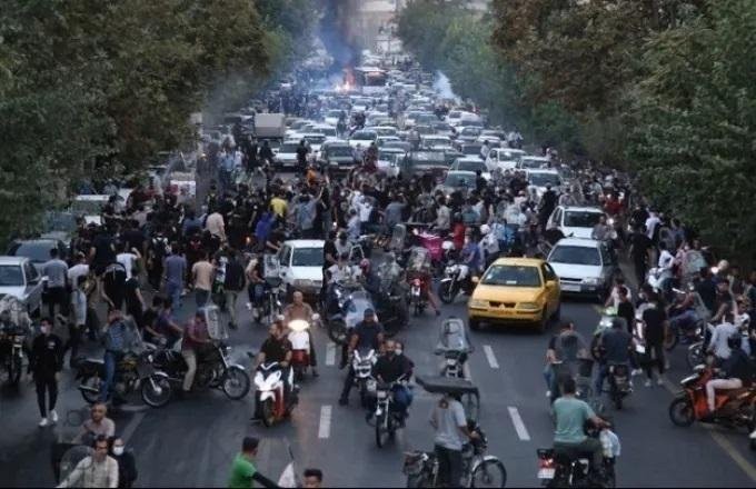 iranprotests_ape_161233.jpg