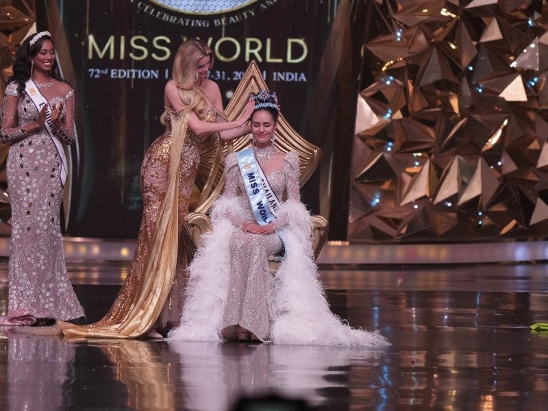 ap_missworldtailand1.jpg