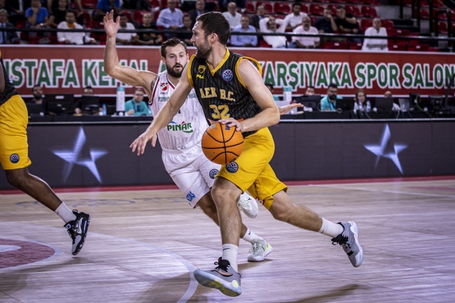 strelnieks karsiyaka aek.jpg