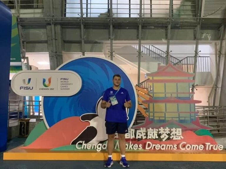 ntousakis hammer throw.jpg