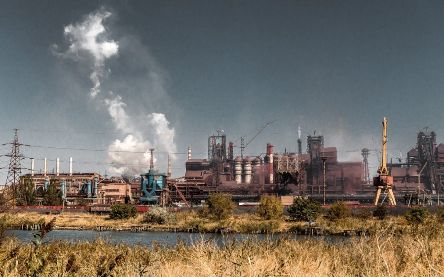 Azovstal_iron_and_steel_factory,_Mariupol,_Ukraine_1.jpg