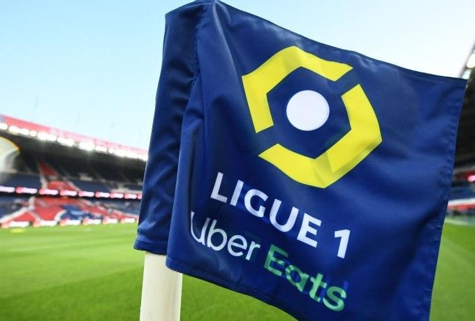 Ligue 1 logo flag 010323.jpg