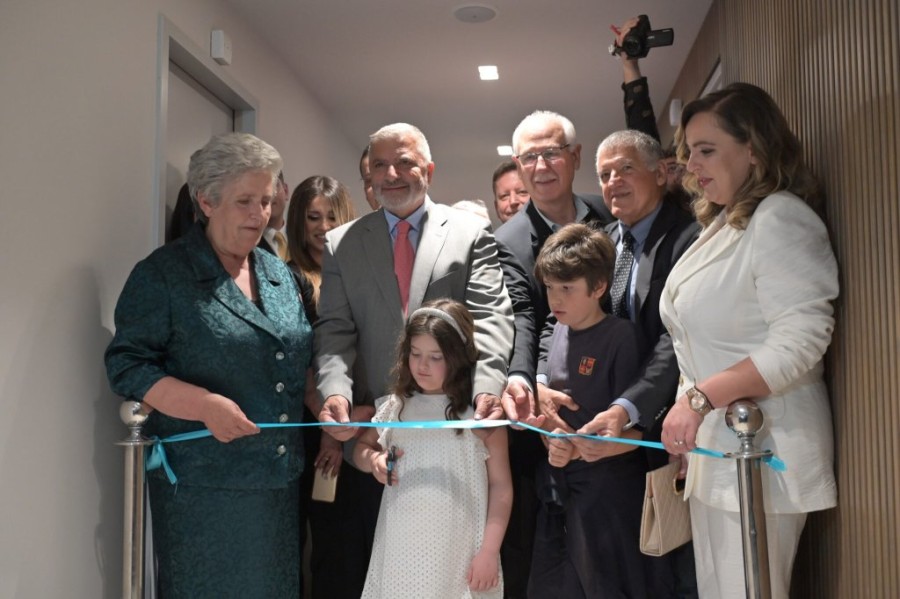 10-Η-μικρή-Μαρία-Αναστασία-κόβει-την-κορδέλα-των-εγκαινιων-2048x1365.jpg