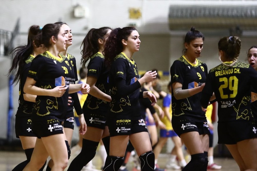 aek-aris-women-handball-gynaikes-ginaikes-team-omada-omadiki12312123.jpg