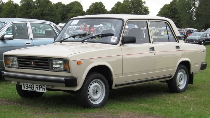 Lada_2107_aka_Lada_Riva_October_1995_1452cc-710x401.jpg