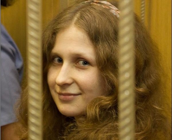 Maria_Alekhina_(Pussy_Riot)_at_the_Moscow_Tagansky_District_Court_-_Denis_Bochkarev.jpg