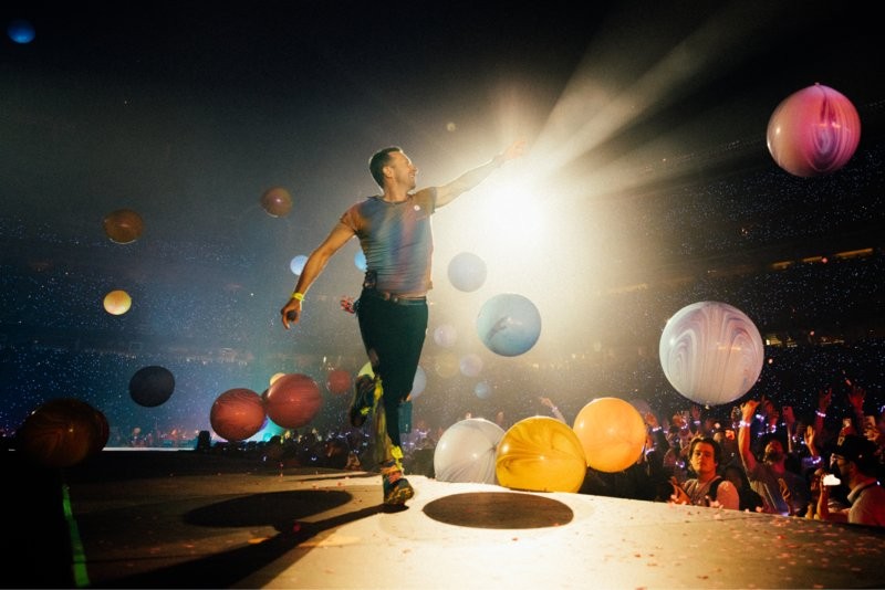Coldplay_MOTS_World_Tour_Press_Release_Photo_3_(cropped).png