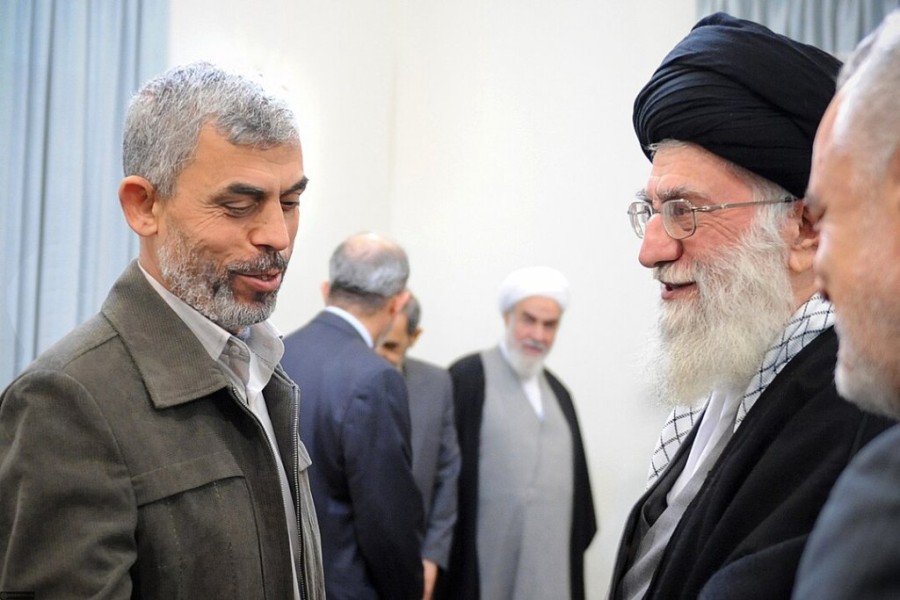 1079px-Yahya_Sinwar_greeting_Iranian_Supreme_Leader_Ali_Khamenei.jpg