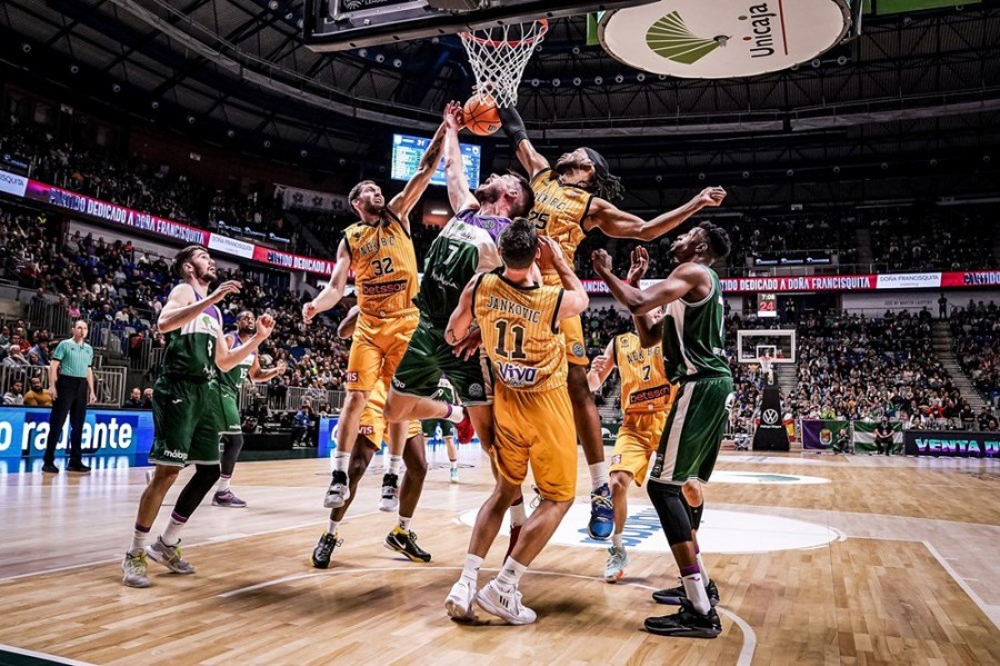 malaga aek defence.jpg