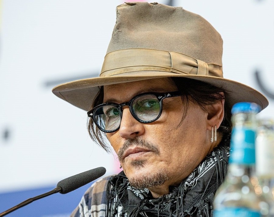 1024px-Johnny_Depp-2757.jpg