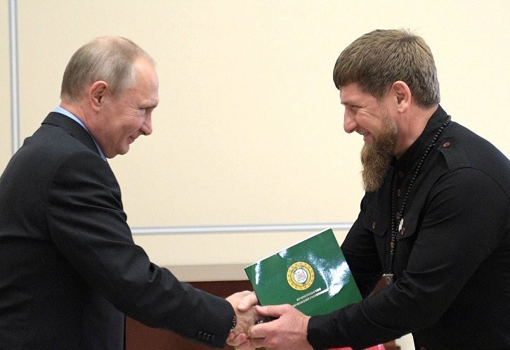 vladimir_putin_with_ramzan_kadyrov_2018-06-15_01_0.jpg