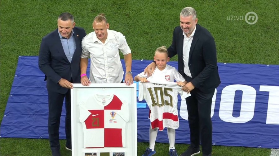 GW-ZJa4XkAA48_l.jfif