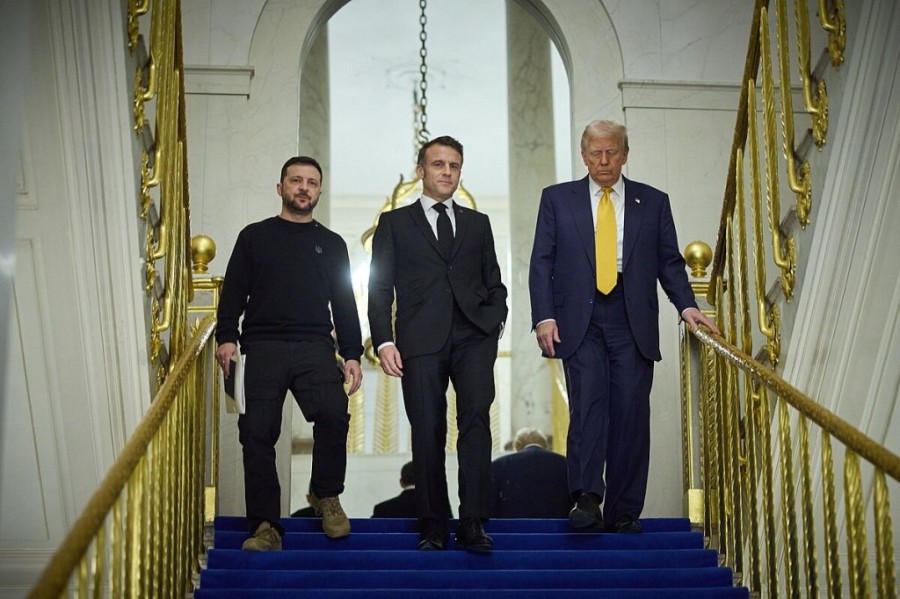 Paris_Hosted_a_Trilateral_Meeting_Between_Volodymyr_Zelenskyy,_Emmanuel_Macron_and_Donald_Trump._(54192920121).jpg