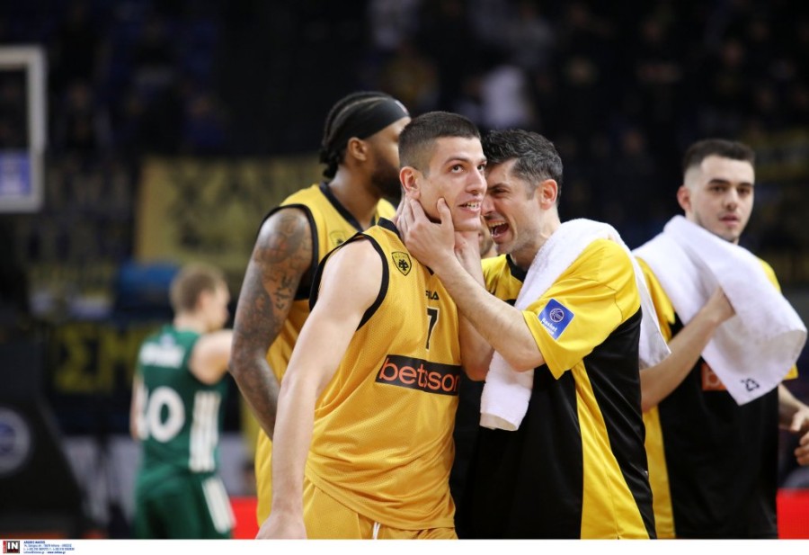 flionis xanthopoulos aek pao.jpg