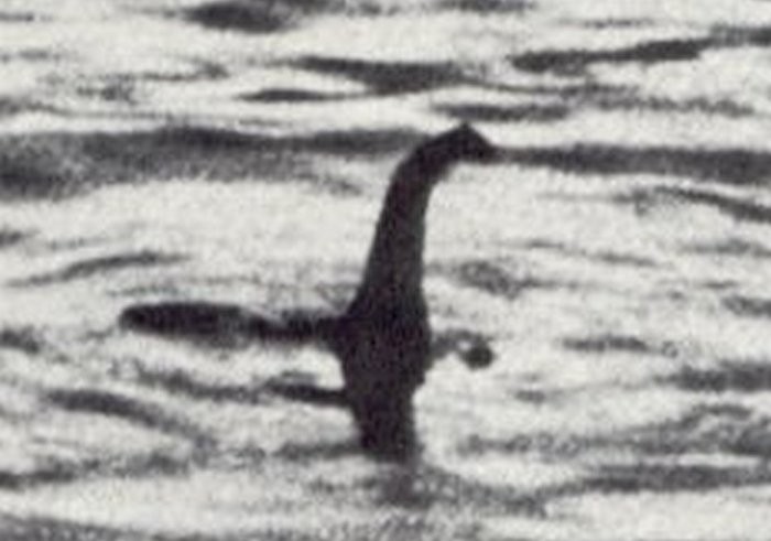 Hoaxed_photo_of_the_Loch_Ness_monster-1.jpg