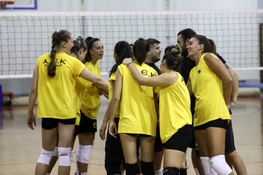 aek-women-volleyball-gynaikes-ginaikes-team-omada-omadiki-prop.jpg