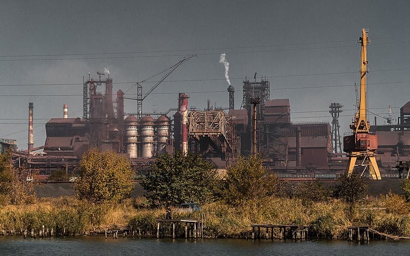 Azovstal_iron_and_steel_factory,_Mariupol,_Ukraine_2.jpg