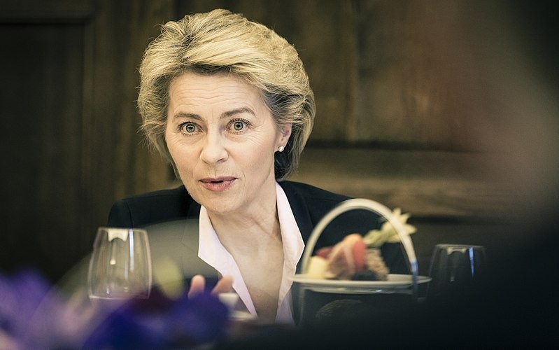 800px-Ursula_von_der_Leyen_MSC_2017.jpg