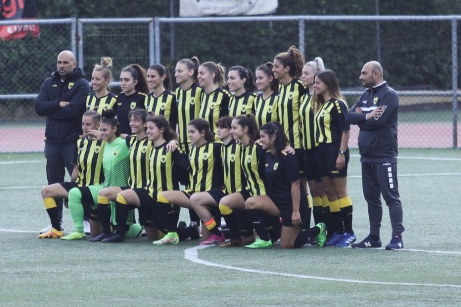 peristeri-aek-women-soccer-podosfairo-gynaikes-team-omada-omadiki213123132132123.jpg