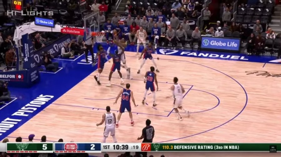 GIANNIS.jpg