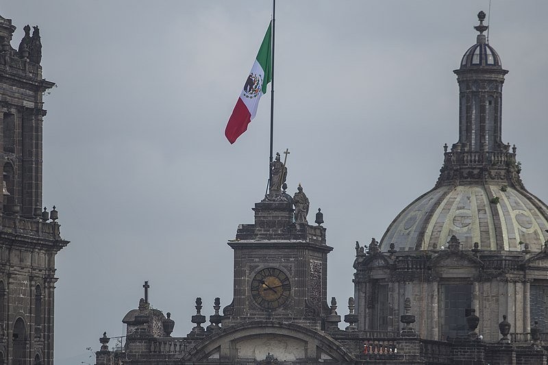 Damages_in_Mexico_City_Metropolitan_Cathedral_after_2017_earthquake_2.jpg