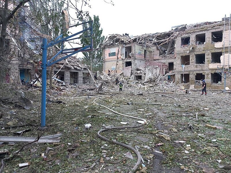Russian_bombing_of_a_school_in_Kramatorsk,_July_21,_2022.jpg