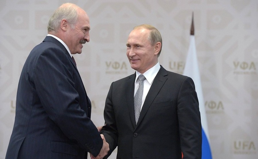 Vladimir_Putin_&_Alexander_Lukashenko_in_Ufa,_8_July_2015.jpg